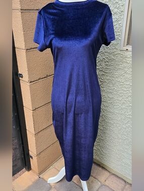 Blooms In The City Classic Velvet T-Shirt Dress in Deep Navy